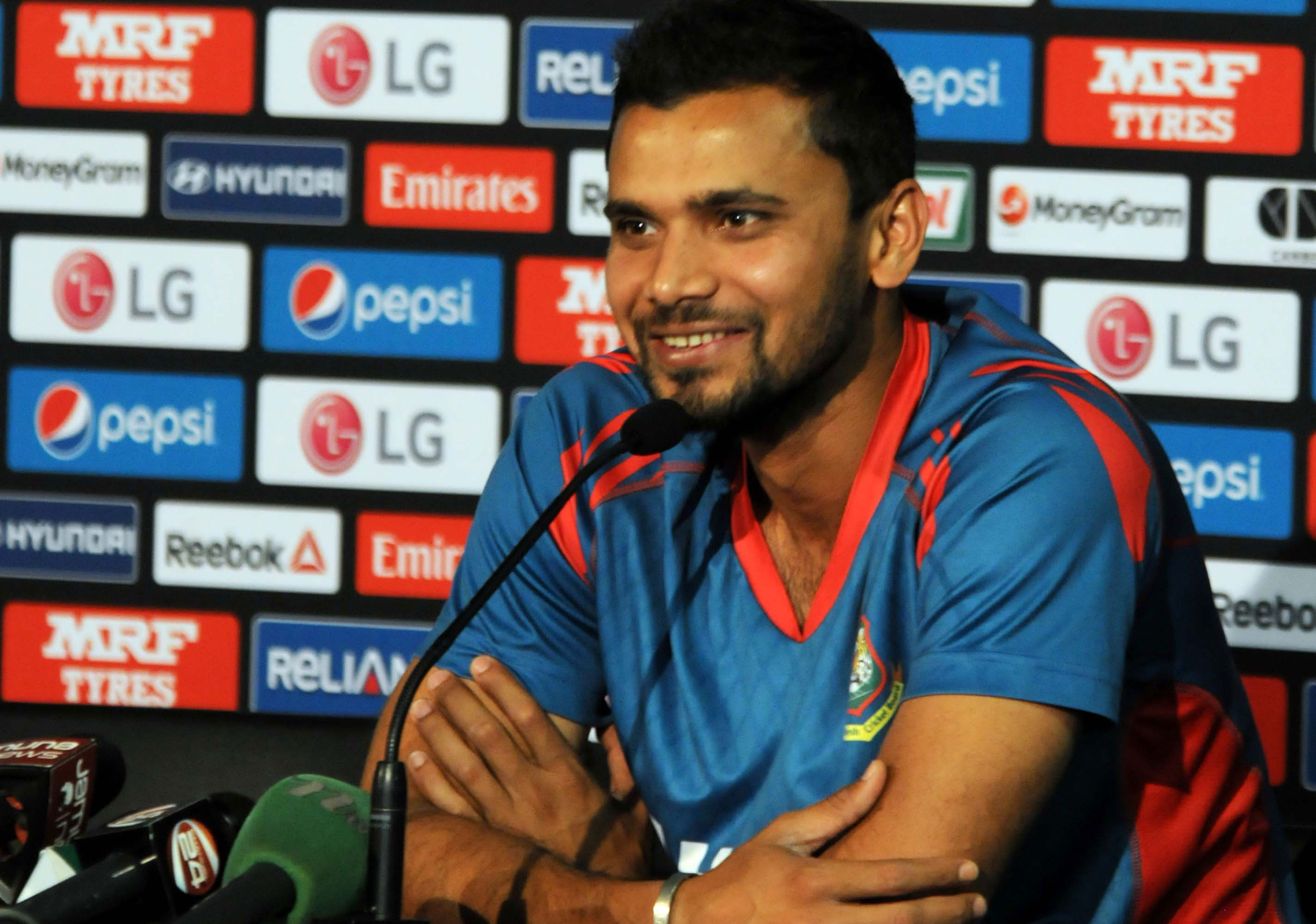 দেশের মানুষকে পাশে চান মাশরাফি