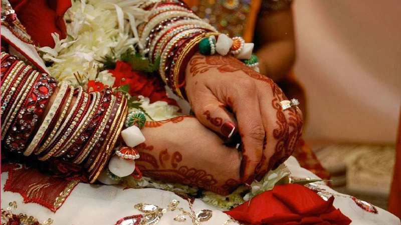 কম বয়সে বিয়ে করার ৬টি সুফল