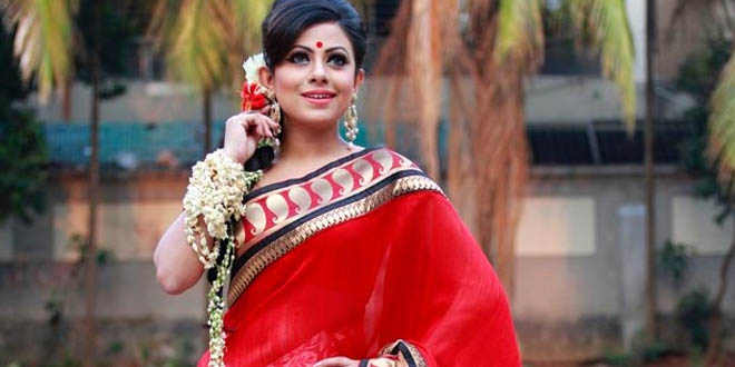 ফুলে ফুলে চুলে চুলে
